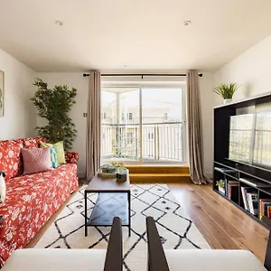 Wild Roses Service - East India Apartment London
